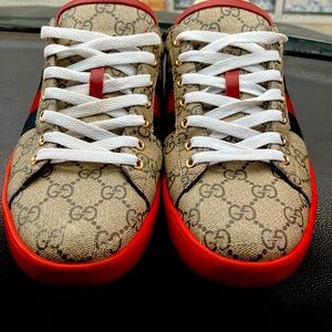 Gucci shoes size 10 1.2